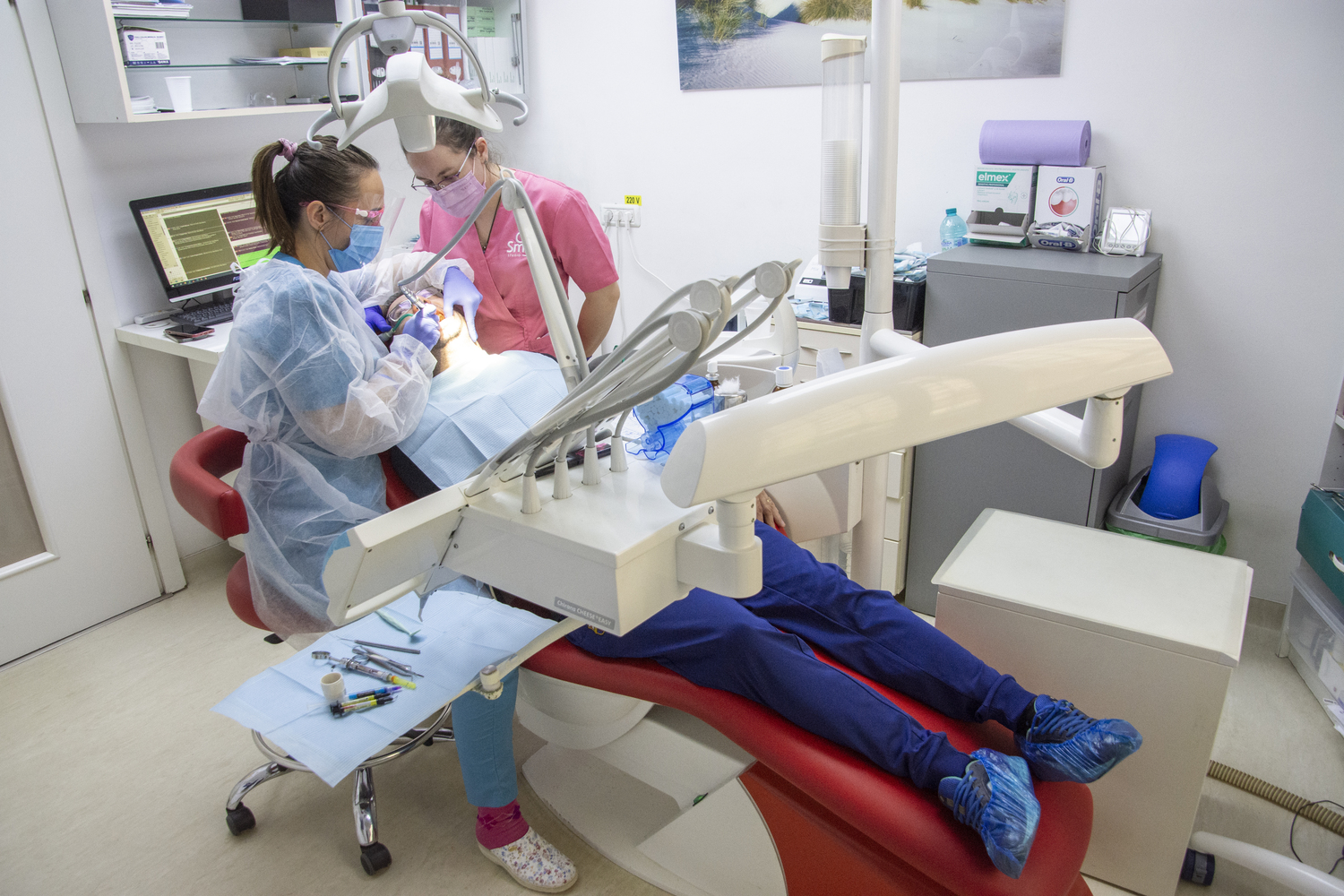 De ce sângerează gingiile și cum tratezi problema