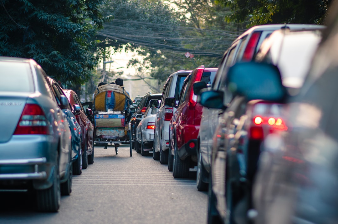 Comunicare eficientă în trafic: Eticheta cu șoferii și pietonii