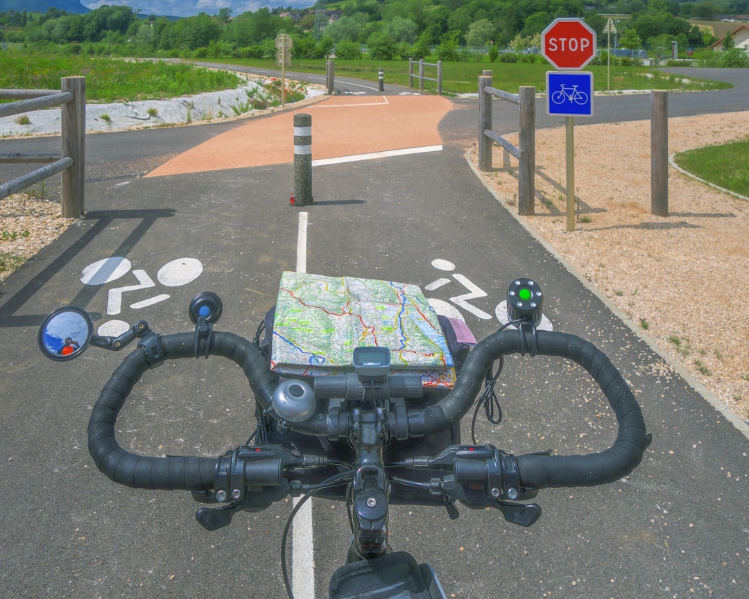 Photo cycling navigation apps
